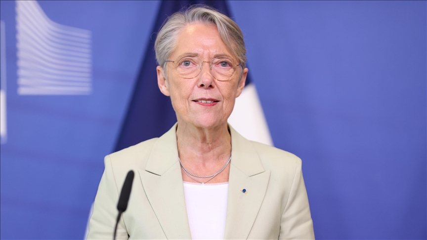 رئيسة وزراء فرنسا تدين هجوم محتجين على منزل رئيس بلدية