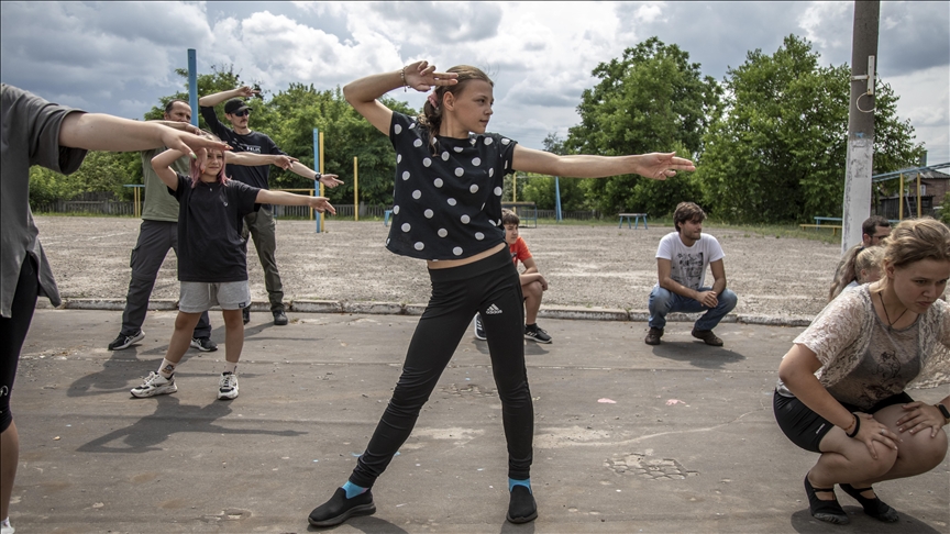 Children in Kharkiv, Ukraine undergo dance therapy to heal psychological wounds