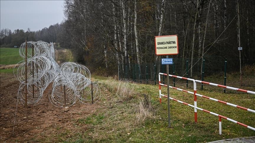 Poland to deploy 500 more police on Belarus border
