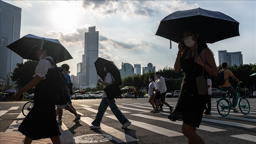 People worldwide swelter, suffer, die under climate change-fueled heat waves People worldwide swelter, suffer, die under climate change-fueled heat waves