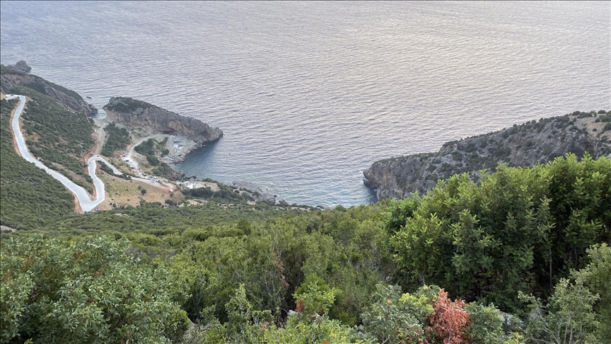 هطاي التركية.. خليج "قره مغارة" مقصد الهاربين من حر الصيف