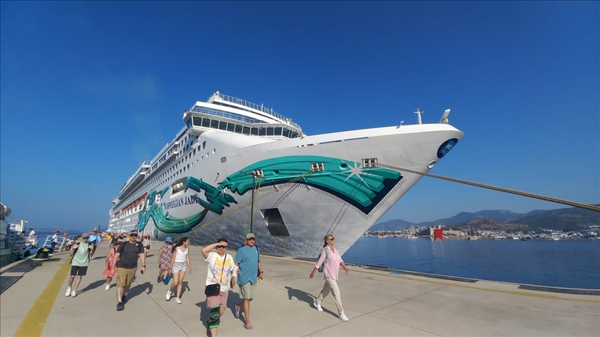 Мега-лайнер Norwegian Jade доставил в Бодрум до 2,7 тыс. туристов