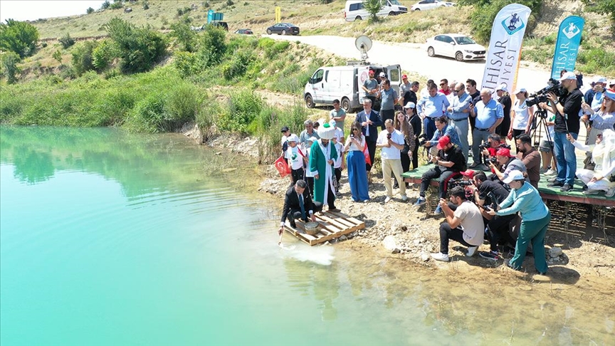 Eskişehir'in temsili "Nasreddin Hoca"sı göle maya çaldı 