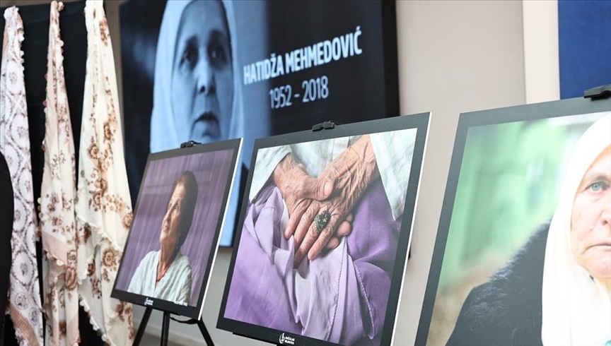 28. godišnjica genocida u Srebrenici: U Istanbulu postavljena umjetnička instalacija "Majčina marama"