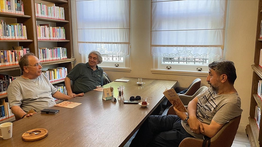 Anne, Vatan ve Peygamber sevgisi 5 şairi "Beş Şiirlik Kitap"ta buluşturdu