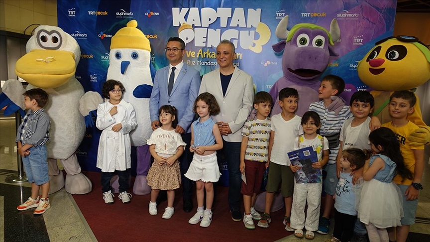 "Kaptan Pengu ve Arkadaşları 3: Buz Mandası Efsanesi" filminin galası yapıldı