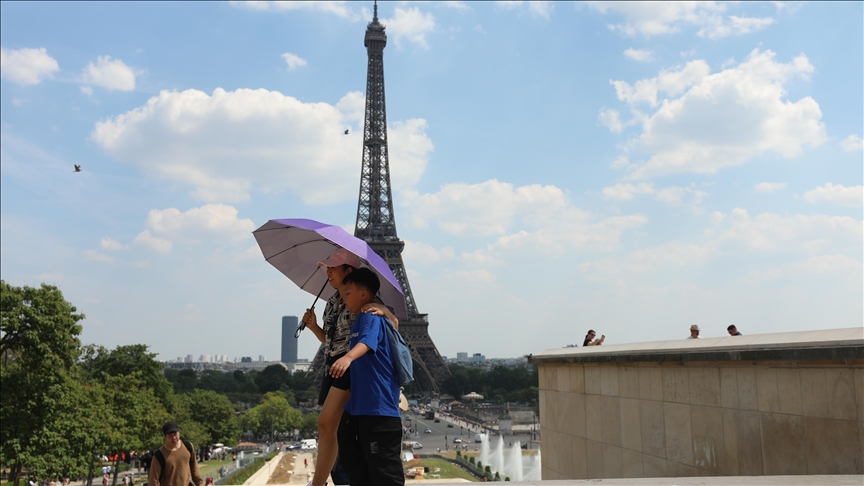 Climate crisis: Heat records topple across the globe