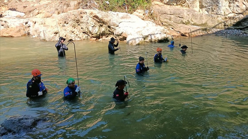 Giresun'un "balık adamları" Karadeniz'in zorlu sularında mücadele ediyor