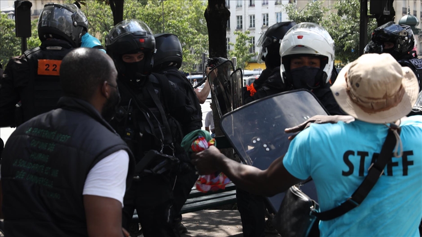 Marche en mémoire d'Adama Traoré : À Paris, manifestants et journalistes violentés par la police, militants arrêtés