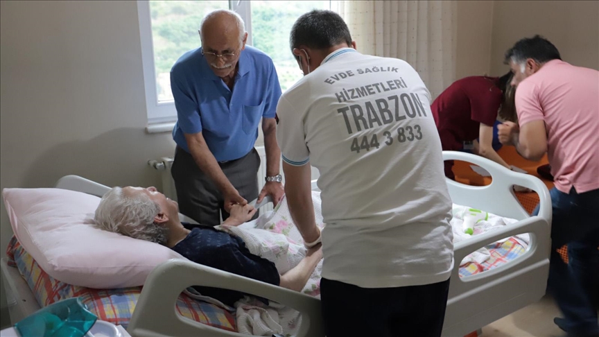 Sağlık Bakanı Koca: Evde sağlık hizmeti alan 647 bini aşkın kayıtlı hastamız var