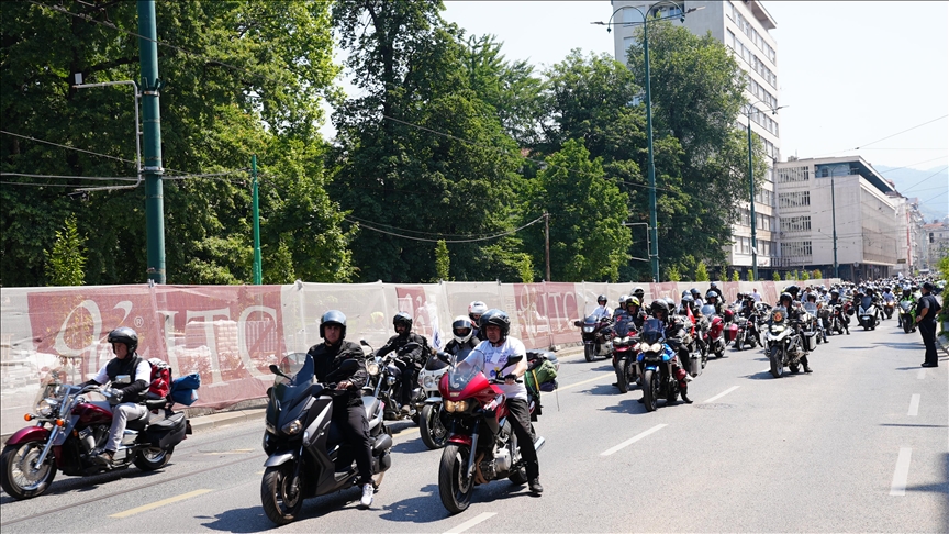 Počast žrtvama genocida: Stotine motociklista iz Sarajeva krenule ka Potočarima