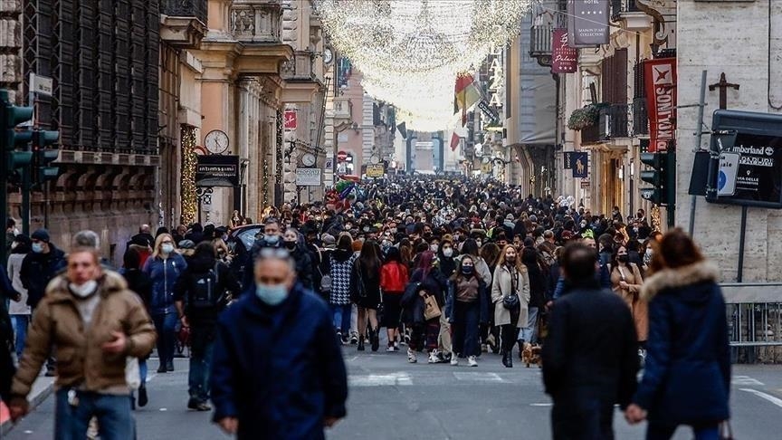 La población mundial es de 8 mil millones, aunque la tasa de crecimiento se desacelera