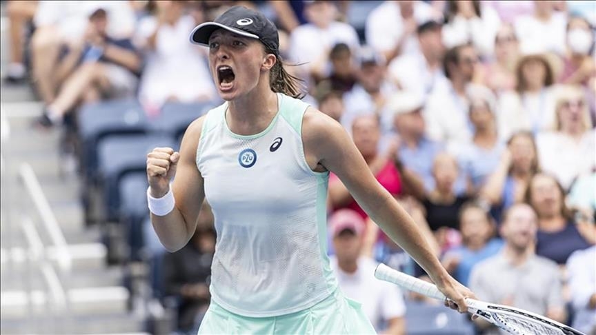 Seeded Swiatek advances to Wimbledon quarter-finals after beating Belinda Bencic