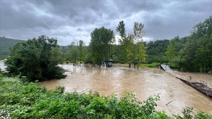 Düzce Cumayeri ilçesinde sel nedeniyle içme suyunda sıkıntı yaşanıyor