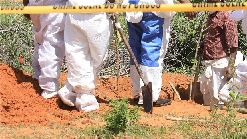 Kenya starvation cult investigation unearths 40 new mass graves Kenya starvation cult investigation unearths 40 new mass graves