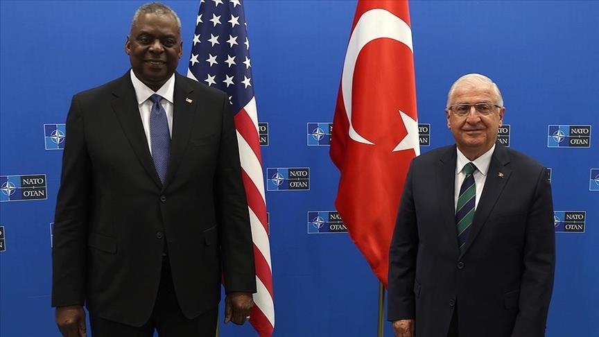Turkish, US defense chiefs discuss 'bilateral and multilateral defense goals' Turkish, US defense chiefs discuss 'bilateral and multilateral defense goals'