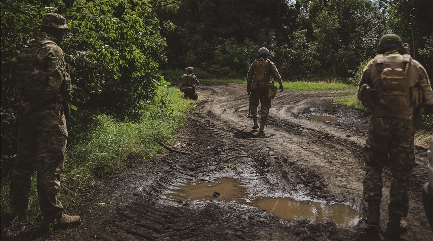 Ukrainian soldiers continue demining operation in Donetsk region