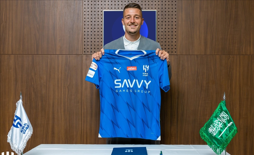 قدم.. "الهلال" السعودي يتعاقد رسميا مع الصربي سافيتش