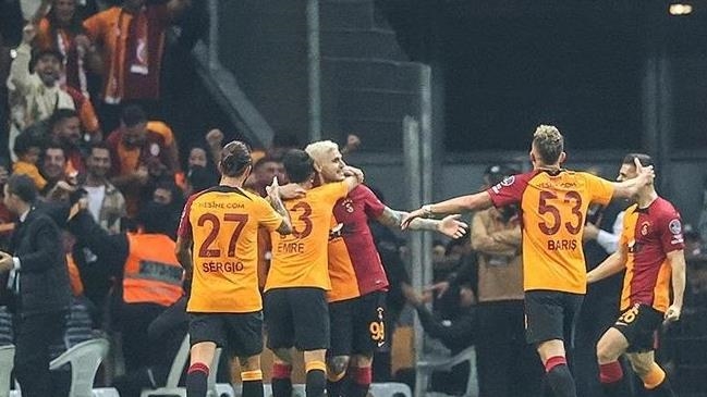 El lateral izquierdo español Angelino es fichado por el Galatasaray por una temporada