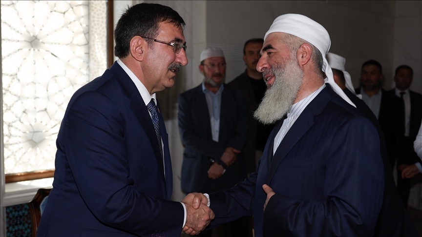 Cumhurbaşkanı Yardımcısı Yılmaz'dan Seyyid Abdulbaki Elhüseyni'nin ailesine taziye ziyareti