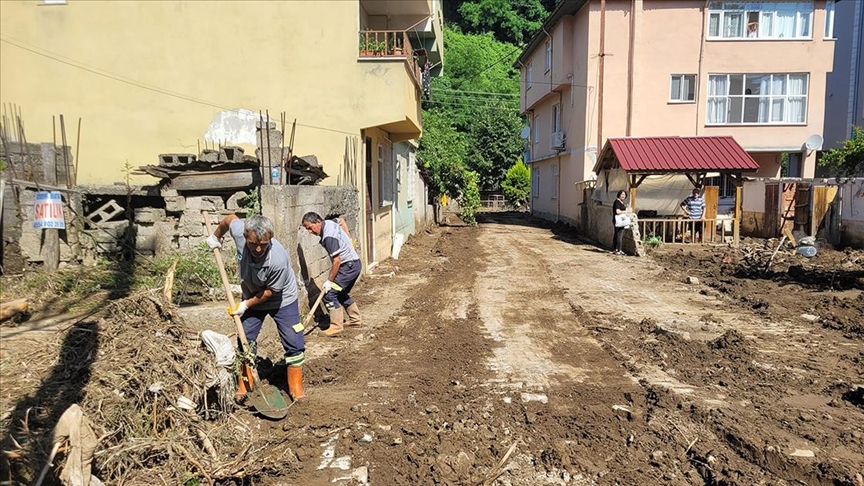 Giresun'da şiddetli yağışın açtığı tahribat gideriliyor 