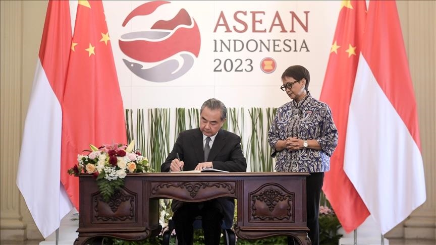 Menlu China Bertemu Dengan Para Menlu ASEAN Di Jakarta