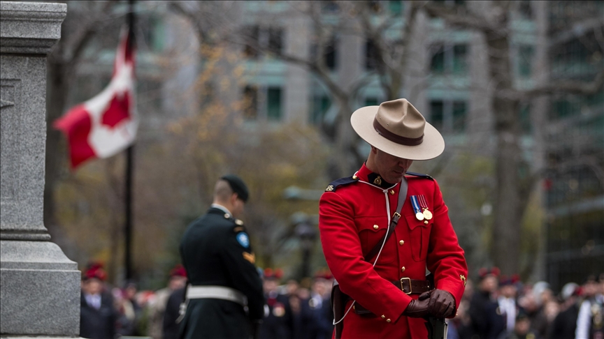 Canadian firefighter dies while combatting wildfires in British Columbia