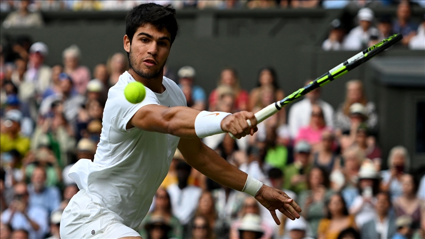 Wimbledon'da Medvedev'i eleyen Alcaraz, Djokovic'in finaldeki rakibi oldu