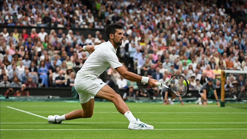 Djokovic bate Sinner, se garante na final e mira 8º título em Wimbledon