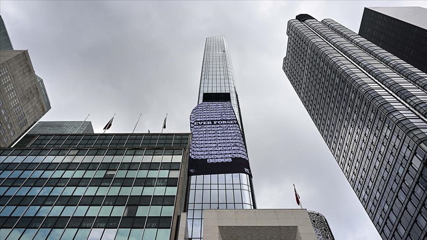 Povodom sedme godišnjice pokušaja puča: Fotografije i imena žrtava na platnu na Turskoj kući u New Yorku