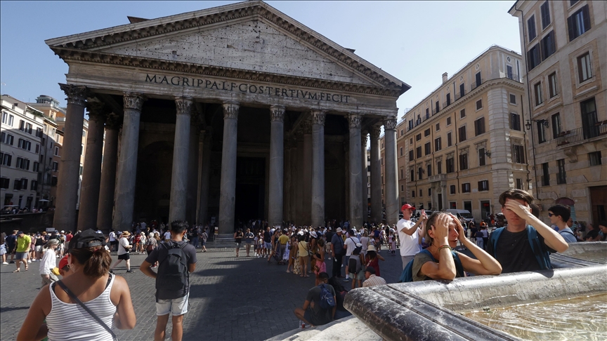 Italy puts 15 cities on red alert due to weekend heat waves