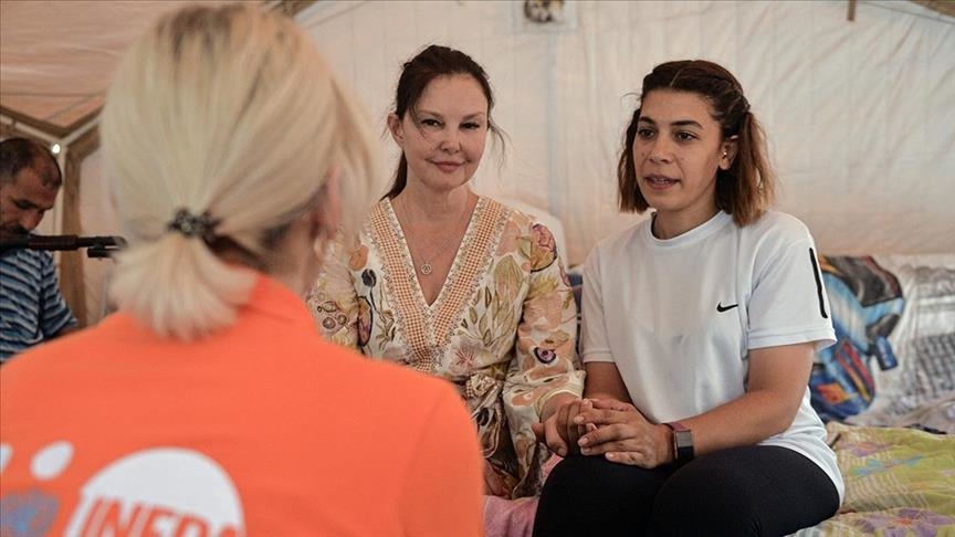 American actress Ashley Judd visiting Türkiye’s quake-hit areas