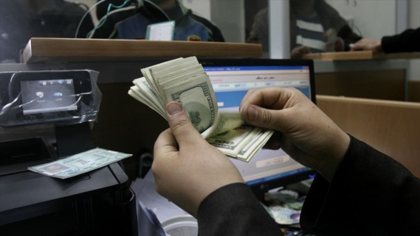 "مالية" غزة: نمر بأزمة خانقة أخرت رواتب الموظفين