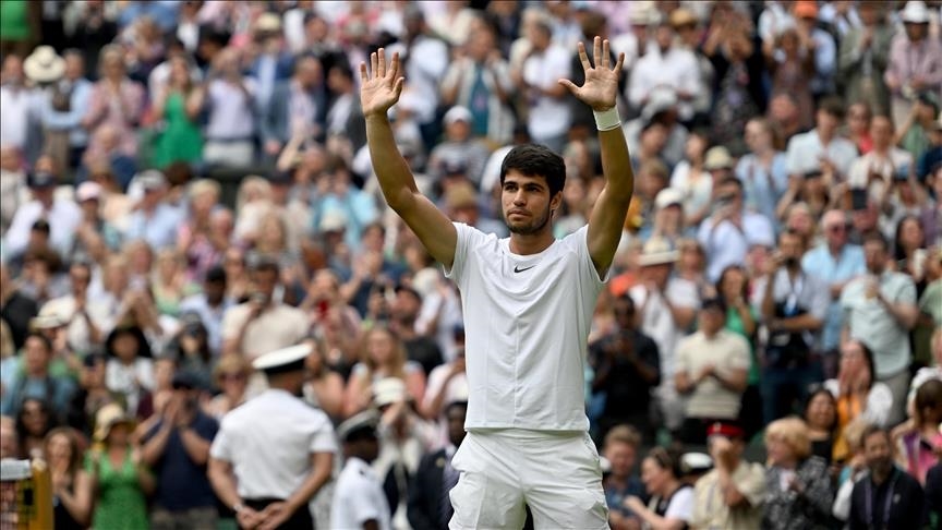 Carlos Alcaraz gana su primer título de Wimbledon al derrotar 3-2 a Novak Djokovic