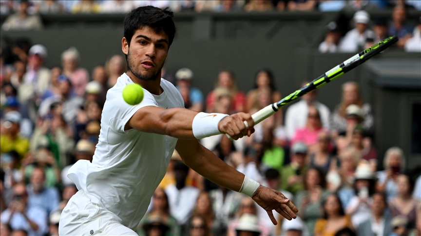 Carlos Alcaraz wins his 1st Wimbledon title by defeating Novak Djokovic 3-2 in final Carlos Alcaraz wins his 1st Wimbledon title by defeating Novak Djokovic 3-2 in final