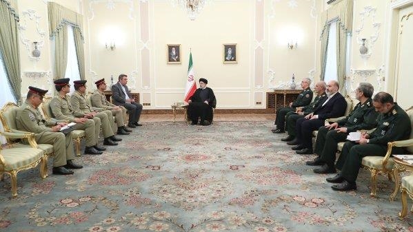 فرمانده ارتش پاکستان با رئيس جمهوری ایران دیدار کرد