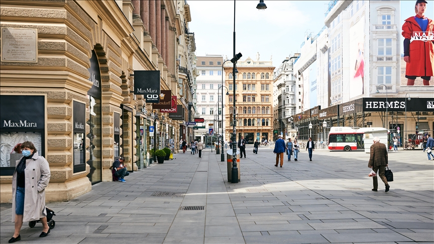 Austria's population grows by 6.7% in decade, with average age of 43.2 years