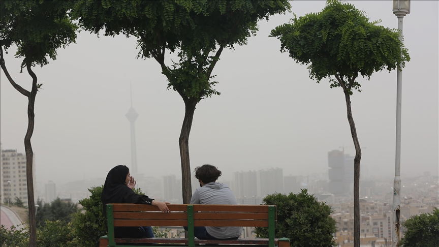 Air pollution forces closure of state institutions in Iran