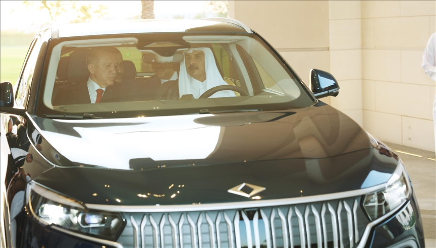 President Erdogan gifts Türkiye's 1st indigenous electric car to Qatari emir