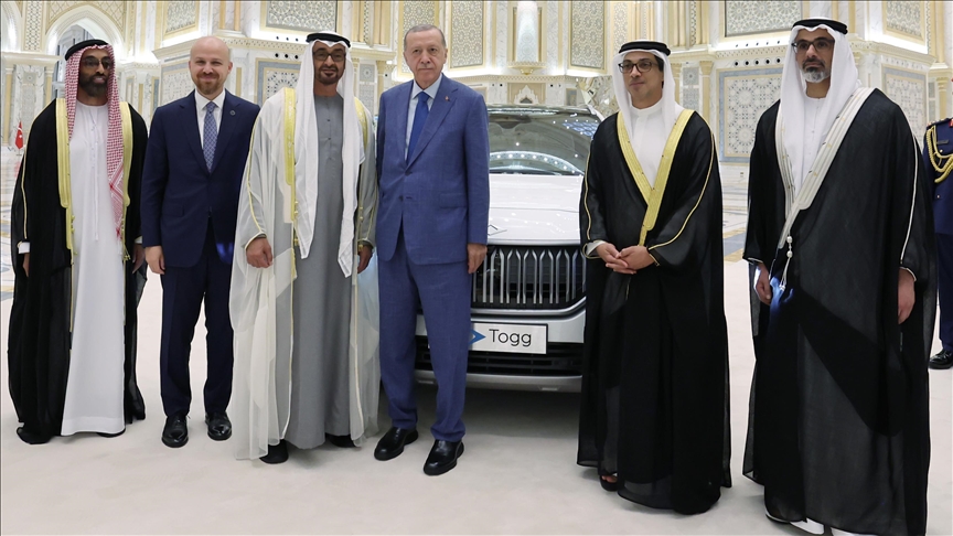 President Erdogan gifts Türkiye's 1st indigenous electric car to UAE president