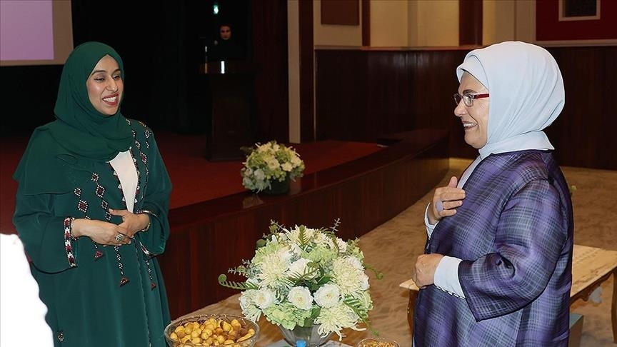 Turkish first lady visits General Women's Union in UAE