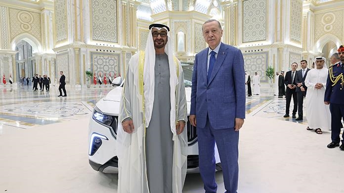 Эрдоган подарил президенту ОАЭ аль-Наханяну электромобиль TOGG