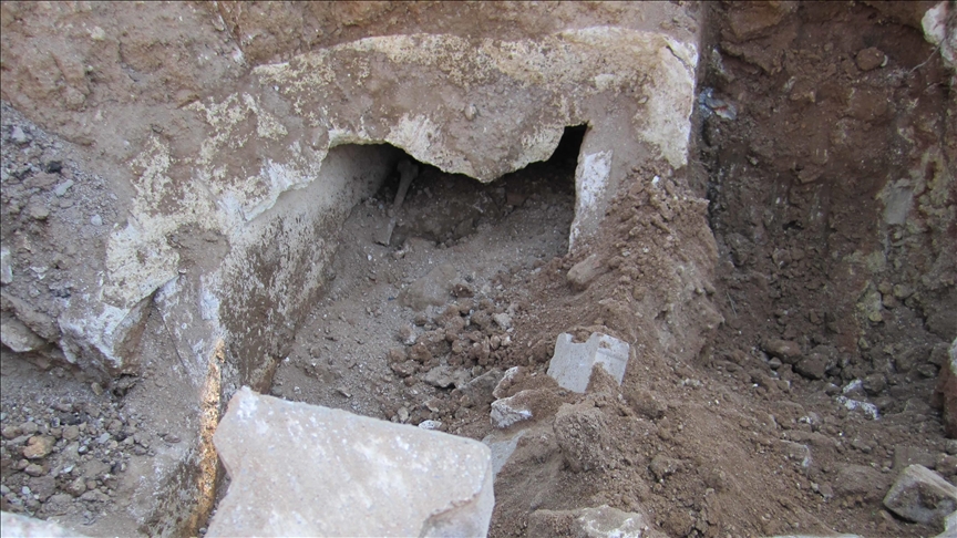 Denizli'de doğal gaz kazısında lahit bulundu