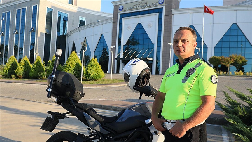 Samsun'da motosikletli gence nasihatte bulunan trafik polisi Yıldırım, o anları anlattı