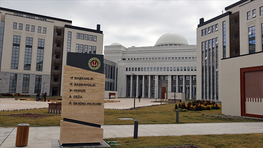 Yargıtay, "eşinin mal varlığı üzerindeki tasarruf yetkisine sınırlama" isteyen kadını haklı buldu