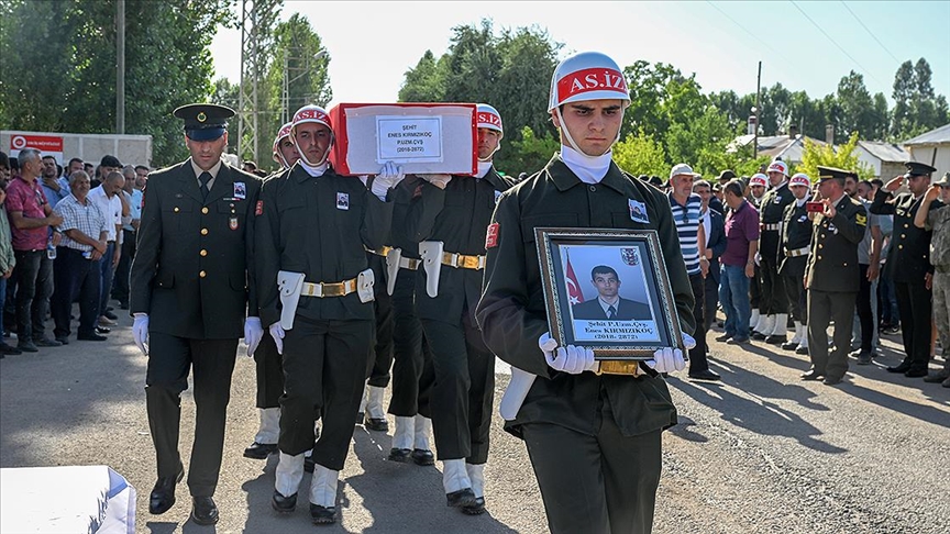 Şehit Piyade Uzman Çavuş Kırmızıkoç, Van'da son yolculuğuna uğurlandı