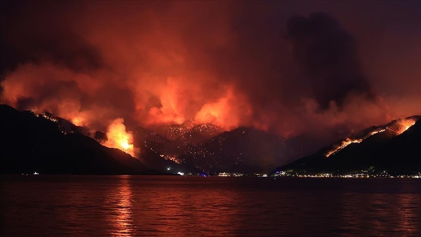 Incendies de Rhodes : la Grèce mène la plus grande opération d'évacuation dans son histoire
