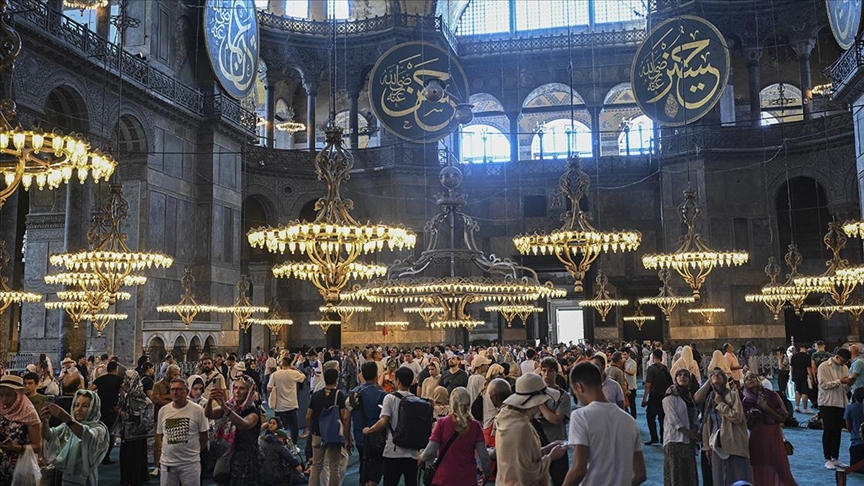 Yeniden ibadete açılan Ayasofya 3 yılda yaklaşık 21 milyon ziyaretçiyi ağırladı