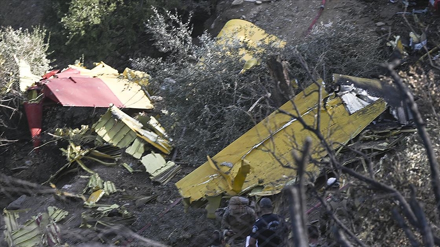 Yunanistan'da yangın söndürme uçağının düşmesi sonucu 2 kişi öldü