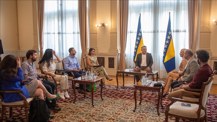 BiH: Komšić ugostio dobitnike novinarske nagrade "Nino Ćatić" i predstavnike Udruženja "Biti novinar" iz Tuzle